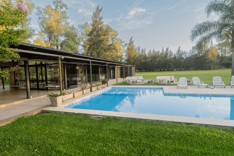 La pileta de Alamos de Cañuelas